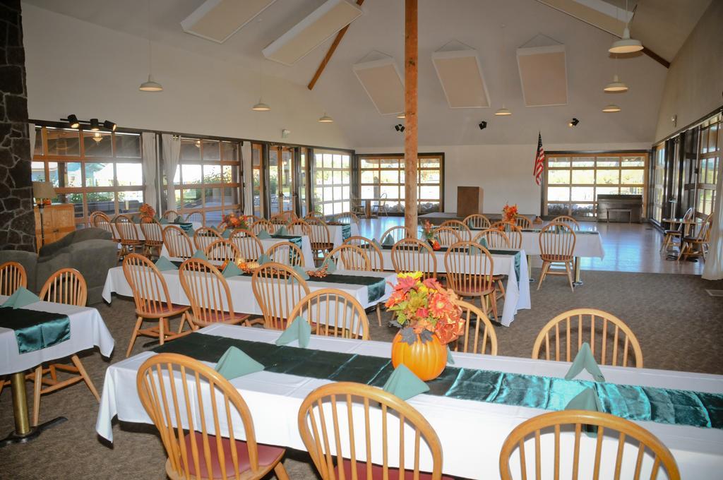 Bend-Sunriver Camping Resort Wheelchair Accessible Yurt 13 외부 사진