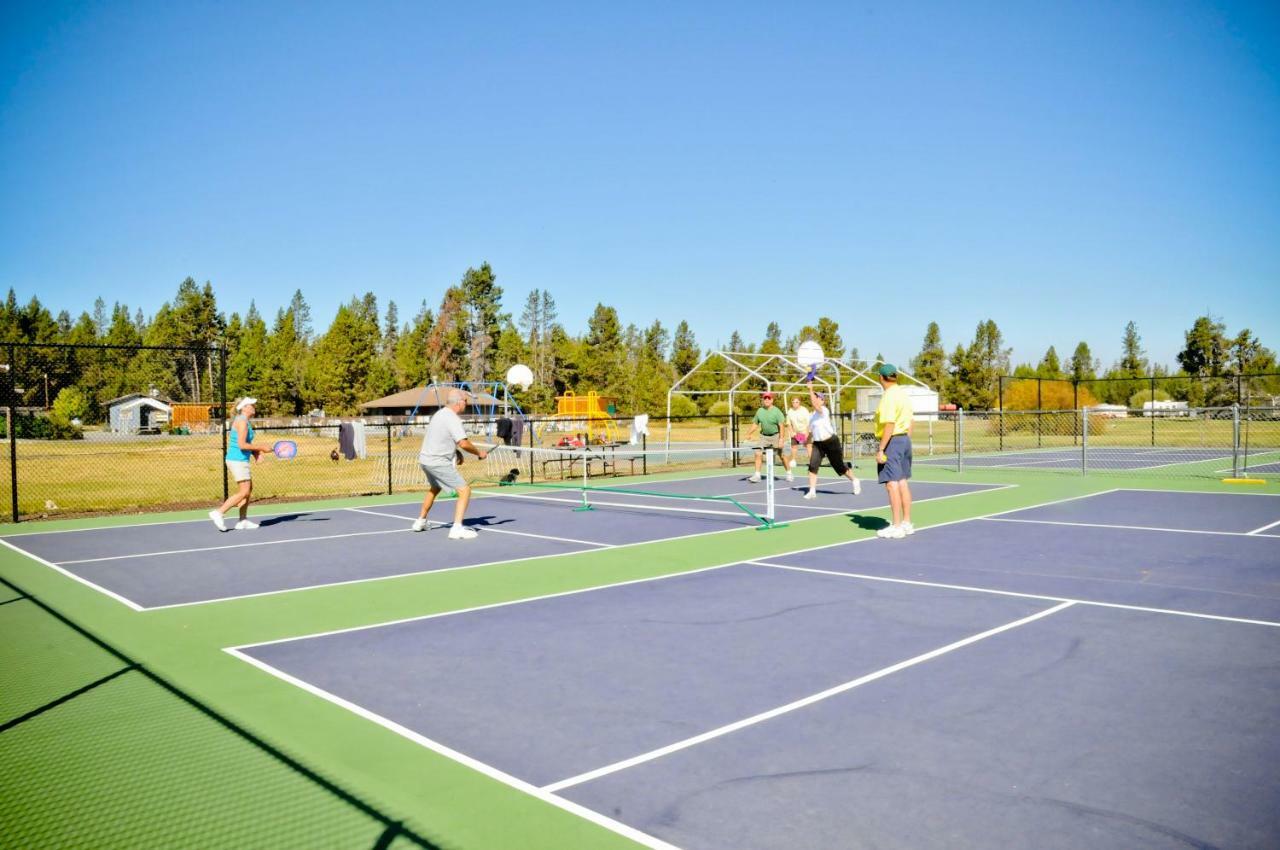 Bend-Sunriver Camping Resort Wheelchair Accessible Yurt 13 외부 사진