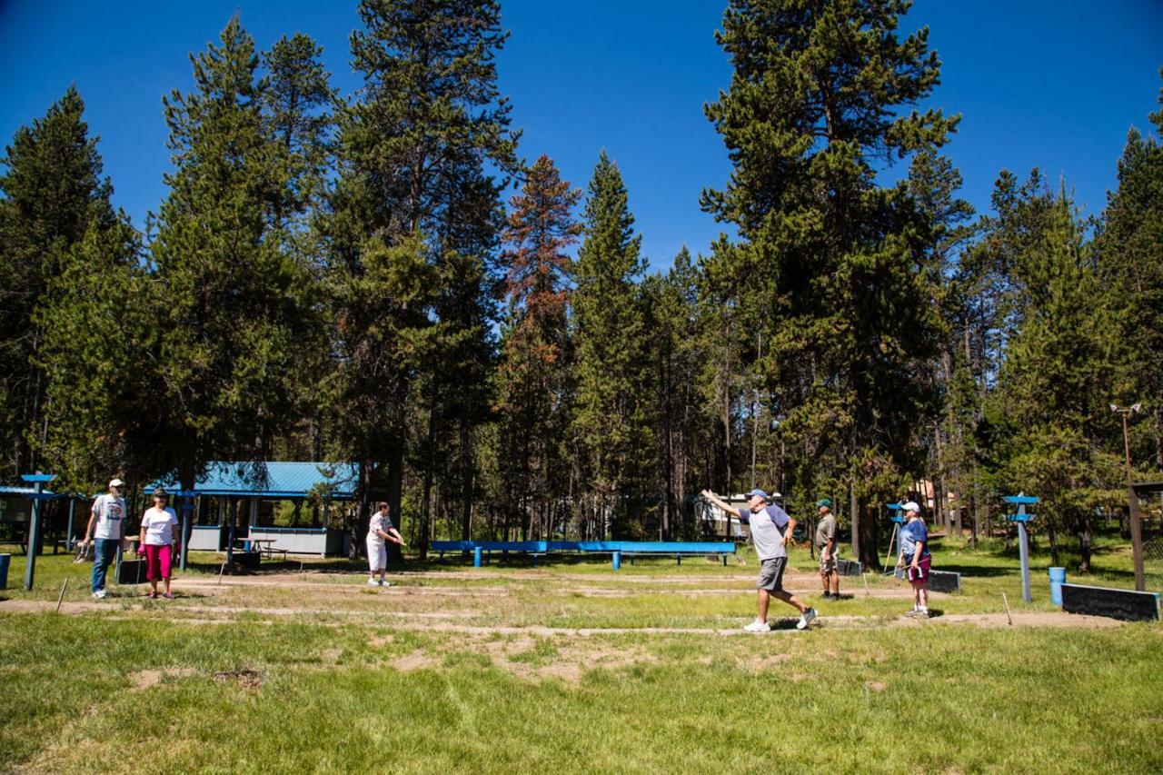 Bend-Sunriver Camping Resort Wheelchair Accessible Yurt 13 외부 사진