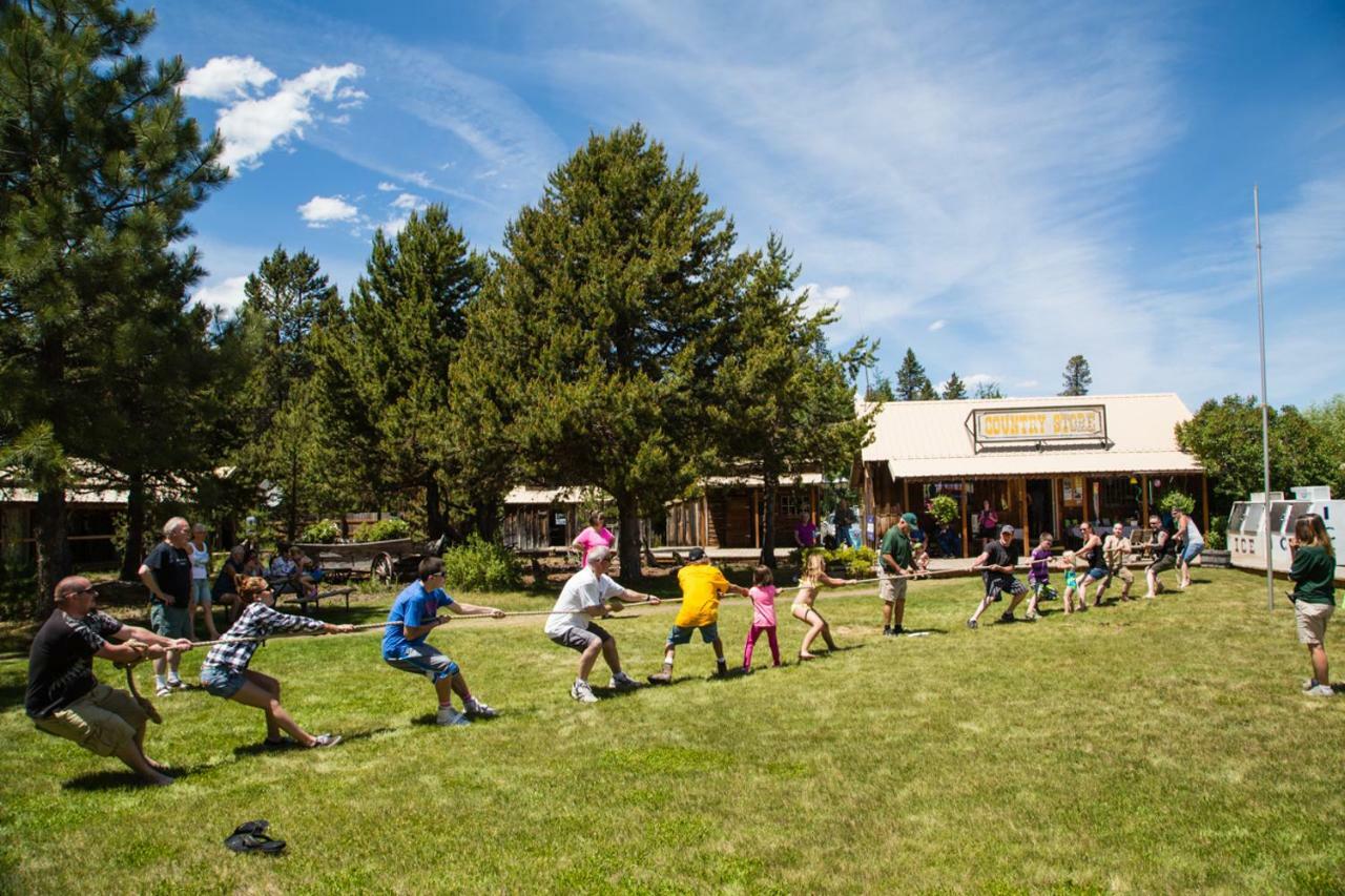 Bend-Sunriver Camping Resort Wheelchair Accessible Yurt 13 외부 사진